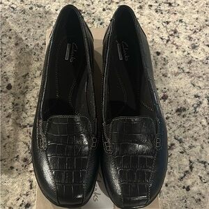 Clarks Women's Black Croc-Embossed Loafers